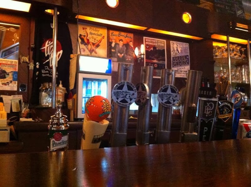 Tip Top Deluxe Bar & Grill photo 1