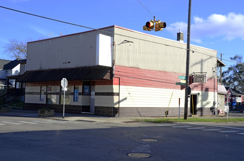 Tip Top Deluxe Bar & Grill photo 8
