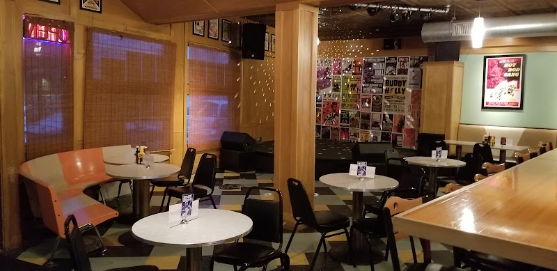 Tip Top Deluxe Bar & Grill photo 9
