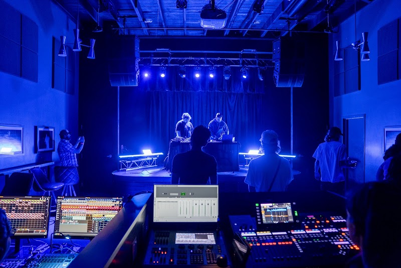 Reverb Lounge photo 7