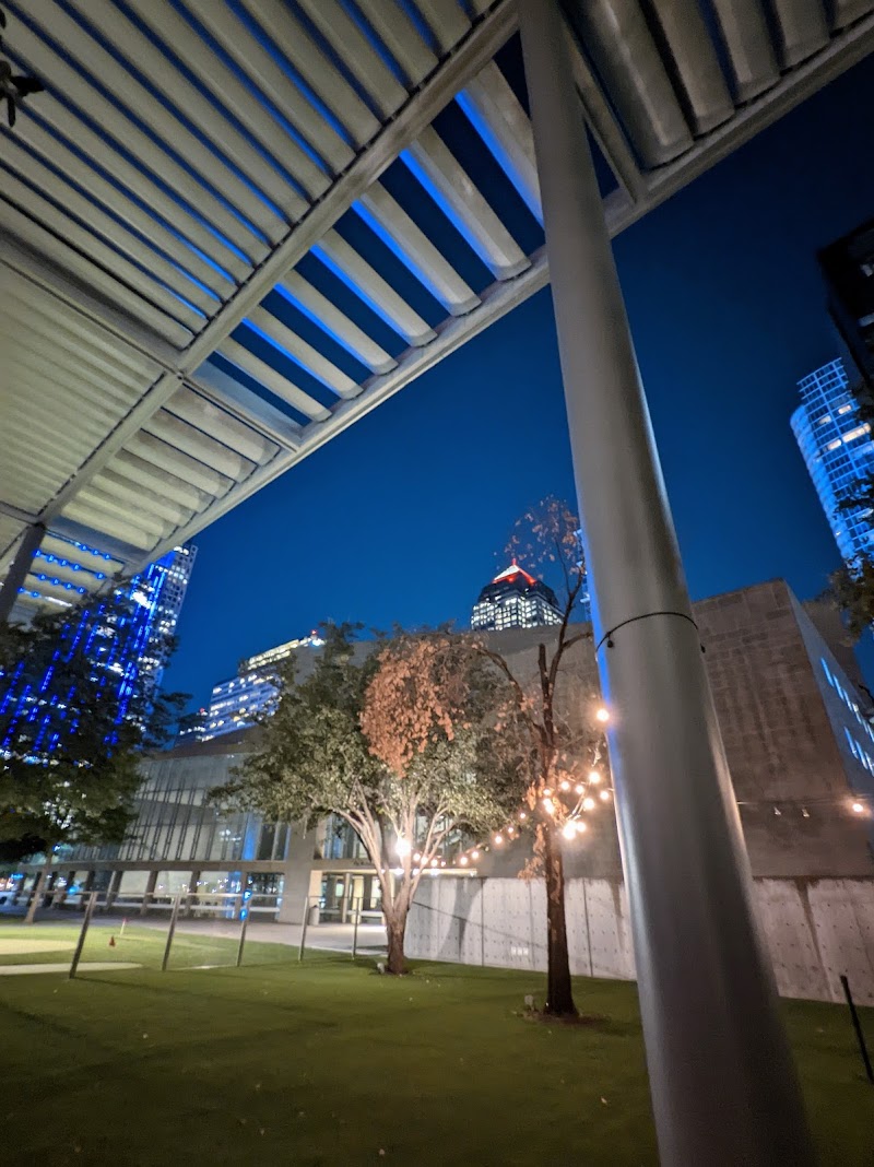 Strauss Square photo 5