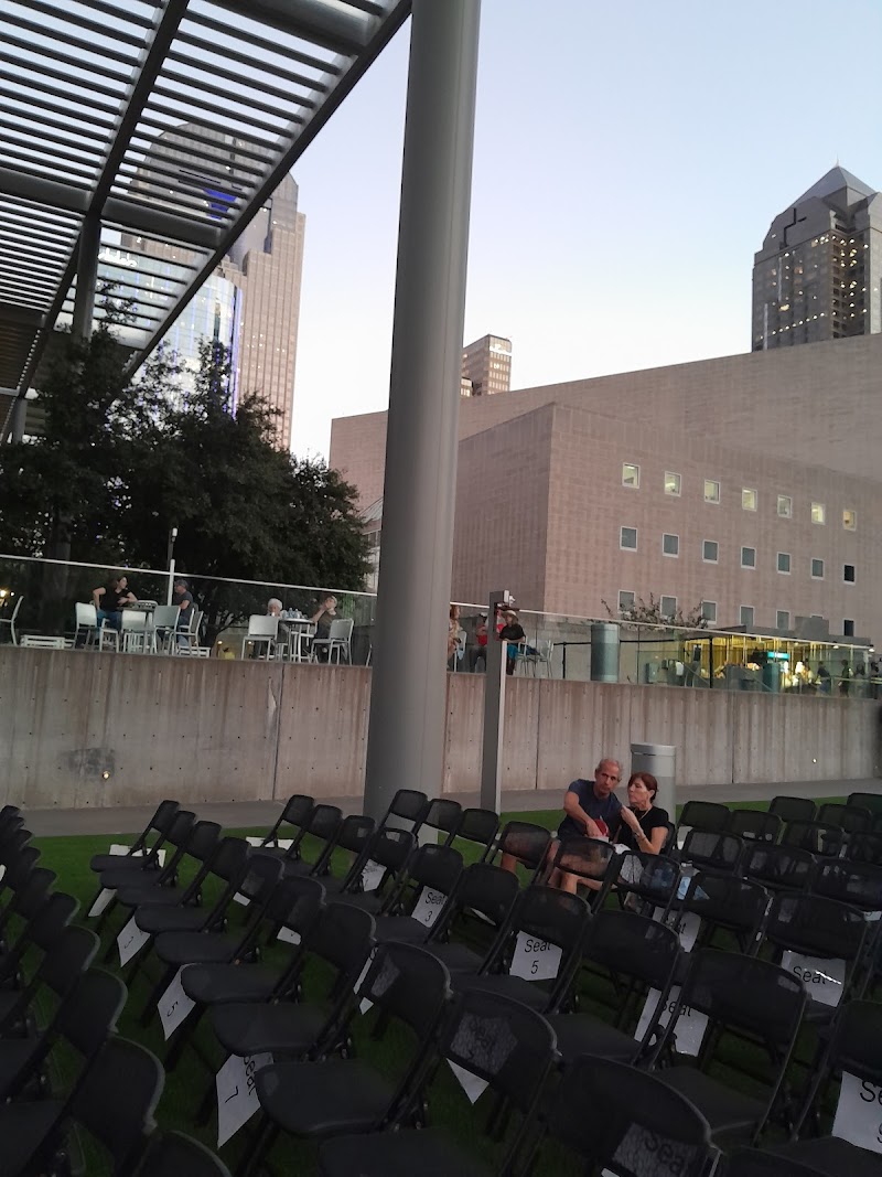 Strauss Square photo 10