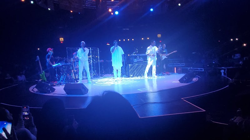 Flagstar at Westbury Music Fair photo 2