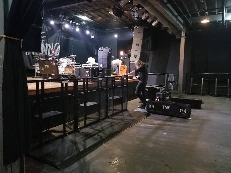 Bottom Lounge photo 9