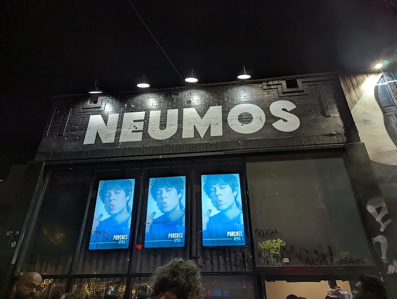 Neumos photo 6