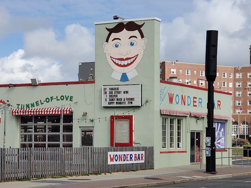 The Wonder Bar photo 4