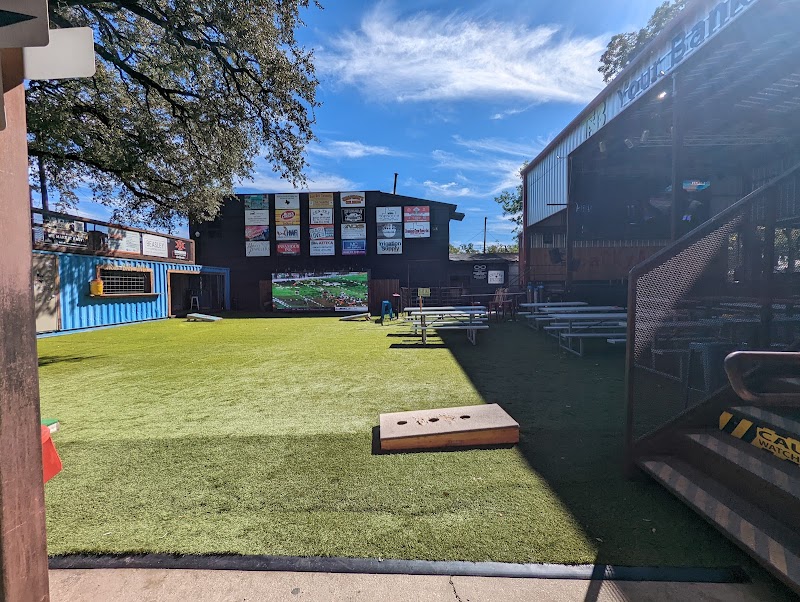 The Backyard Bar Stage and Grill photo 10