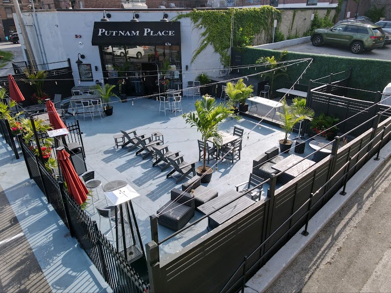 Putnam Place photo 1